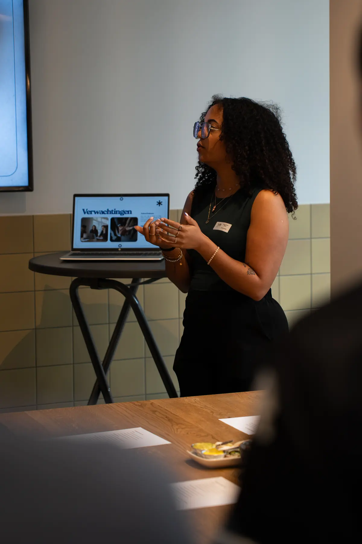 Presentatie tijdens de eerste bijeenkomst, met de verwachtingen voor JOW op het scherm
